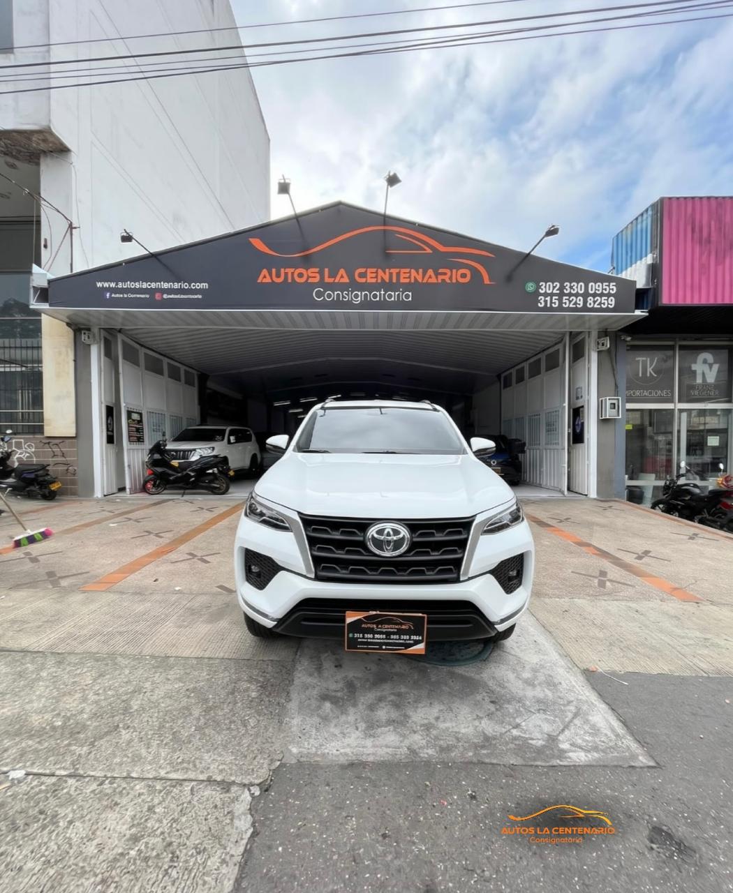 Toyota-FORTUNER 4X2 SR